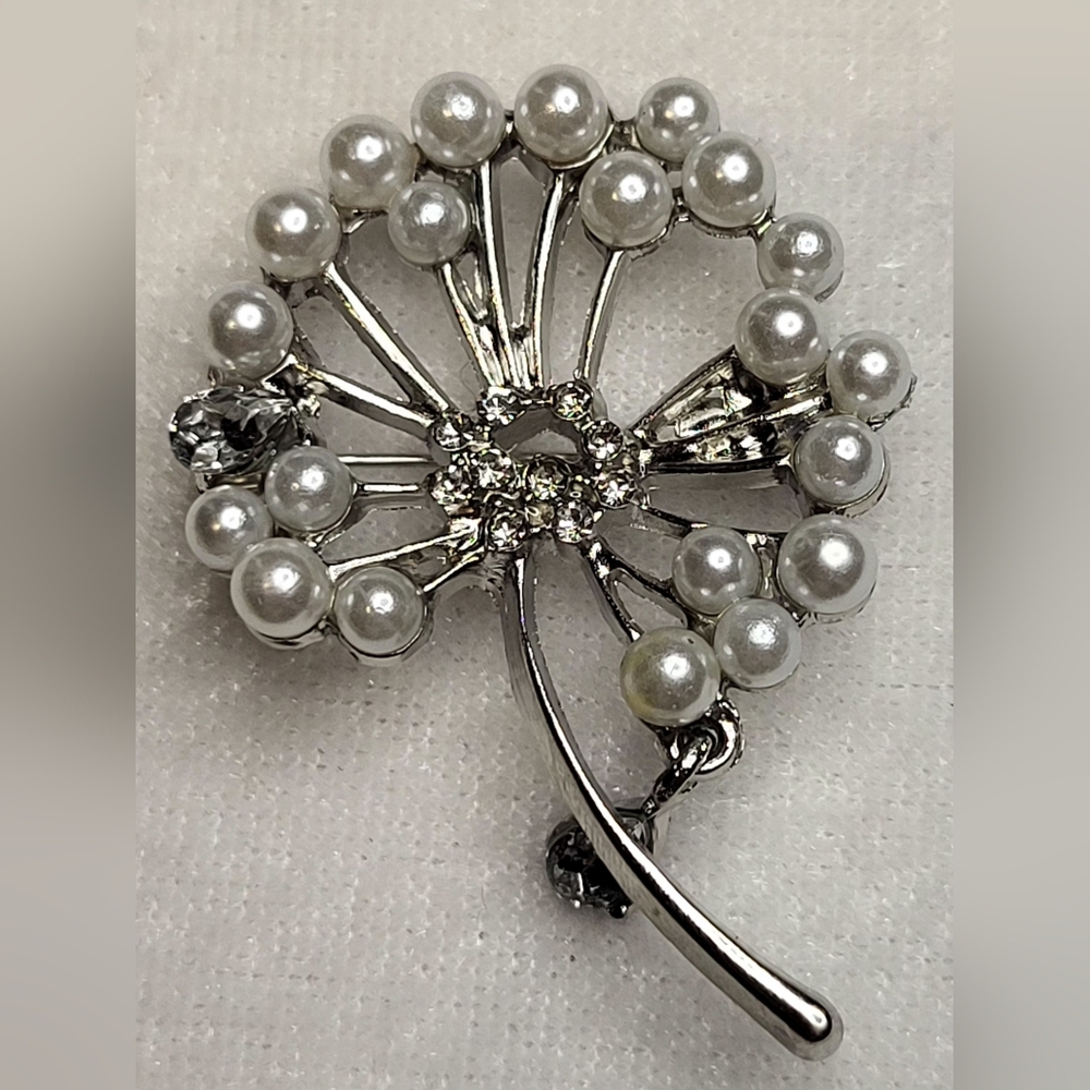 NEW Elegant Silver-tone Dandelion Brooch / Pin